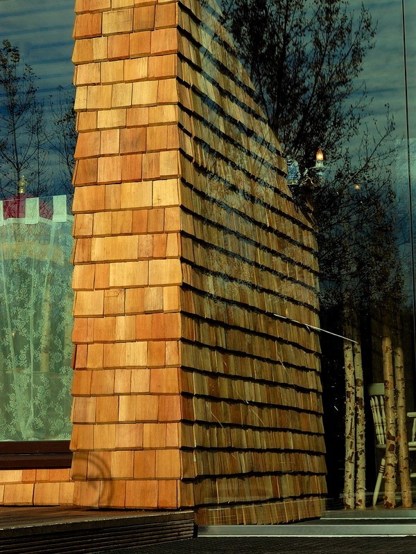 Монтаж фасада ресторана из дранки