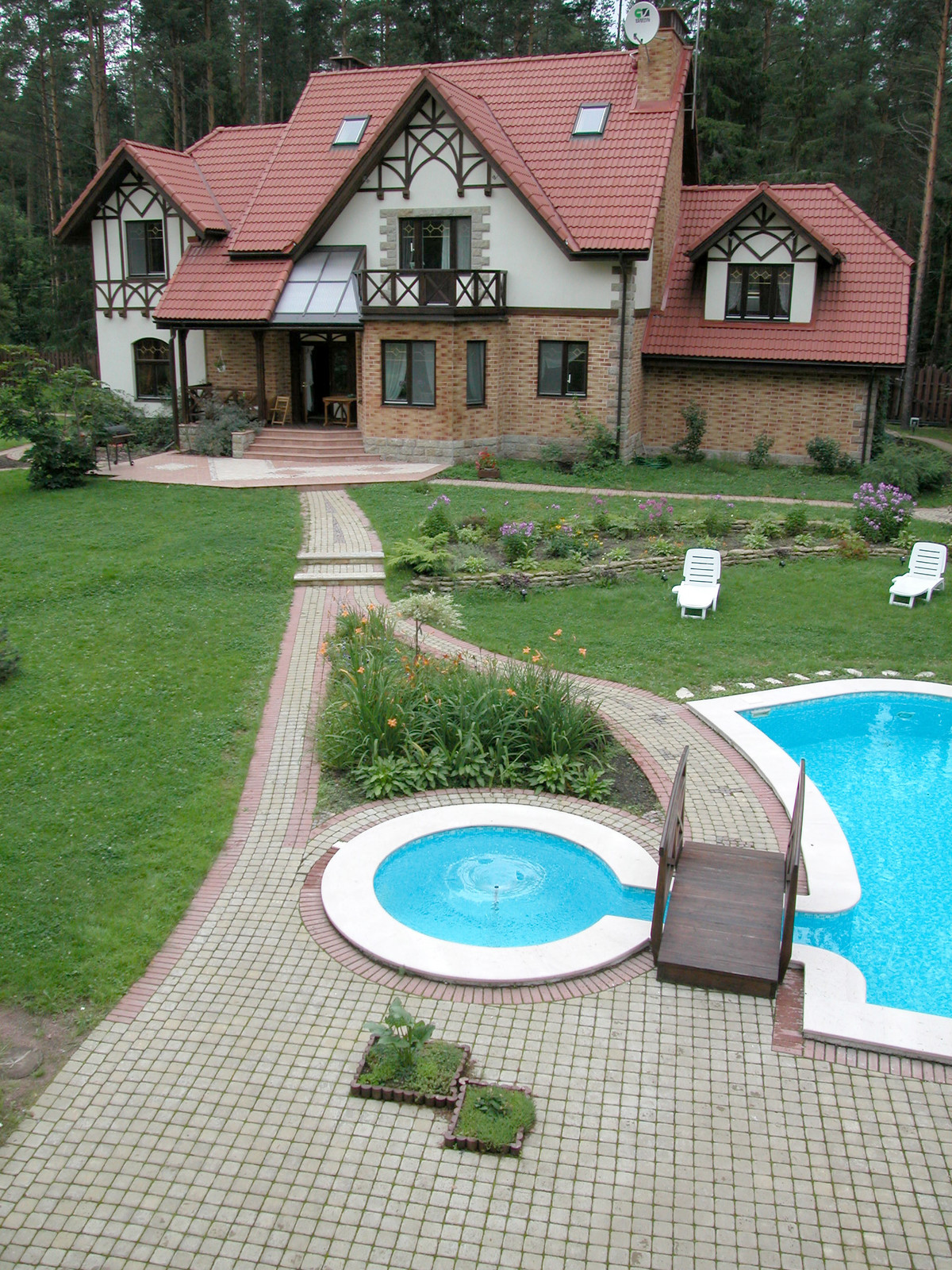 Частный особняк по индивидуальному  проекту. Пос. Рощино. Ленинградская обл.