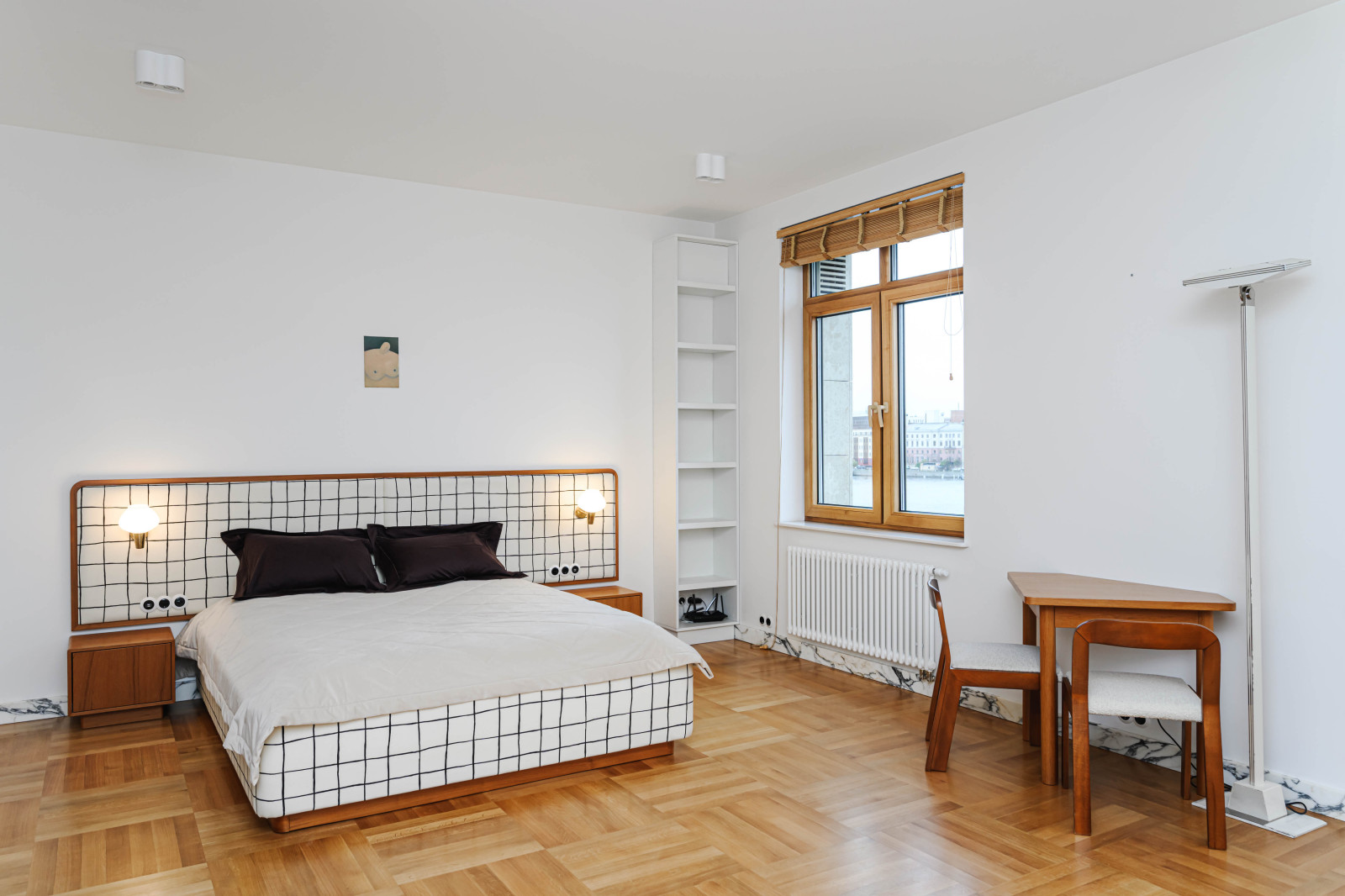 Мраморная студия в снежный день