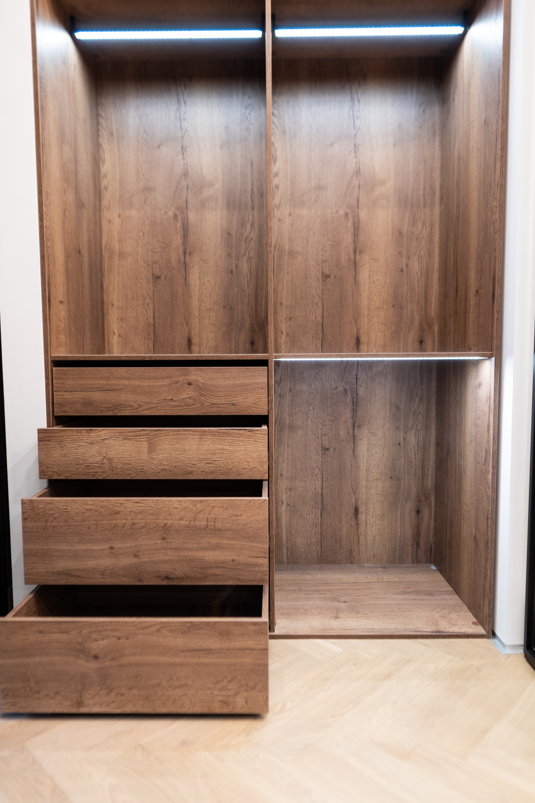 Гардеробная raumplus по двум сторонам