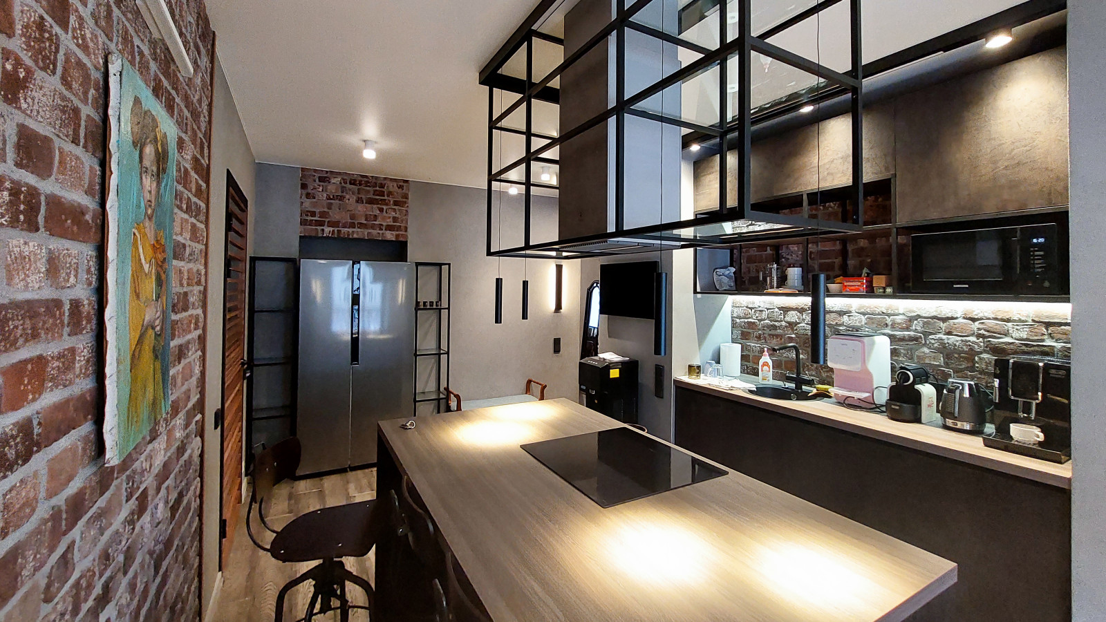 Квартира в Москве в стиле лофт, кухня, холл, санузел, кладовая. 2020 г.