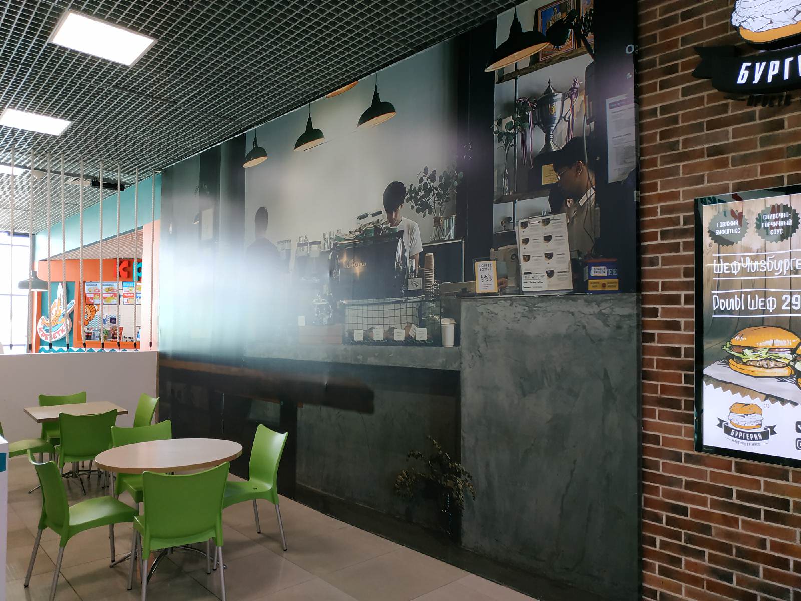 Фудкорт Black Star Burger в Краснодаре. ТРК "СБС" и ТЦ "Красная площадь"