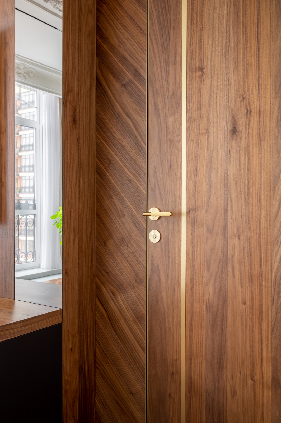 Мебель в гостиную со шпоном американского ореха