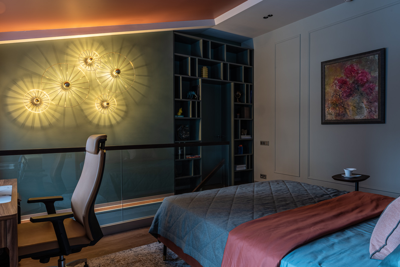 Взрыв цвета на мансардном этаже