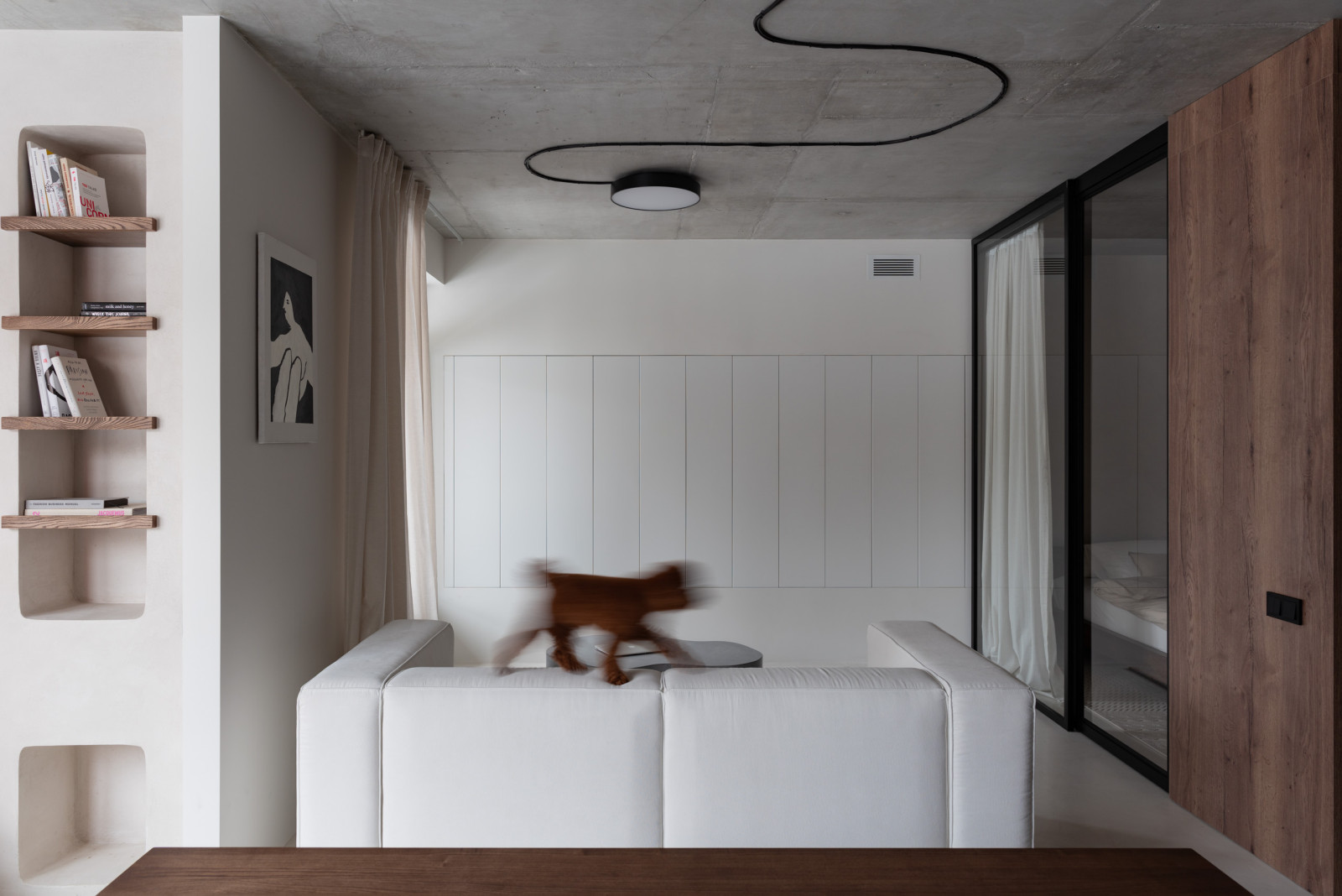 Houzz тур: Квартира для пары — с бетоном и остеклённой ванной