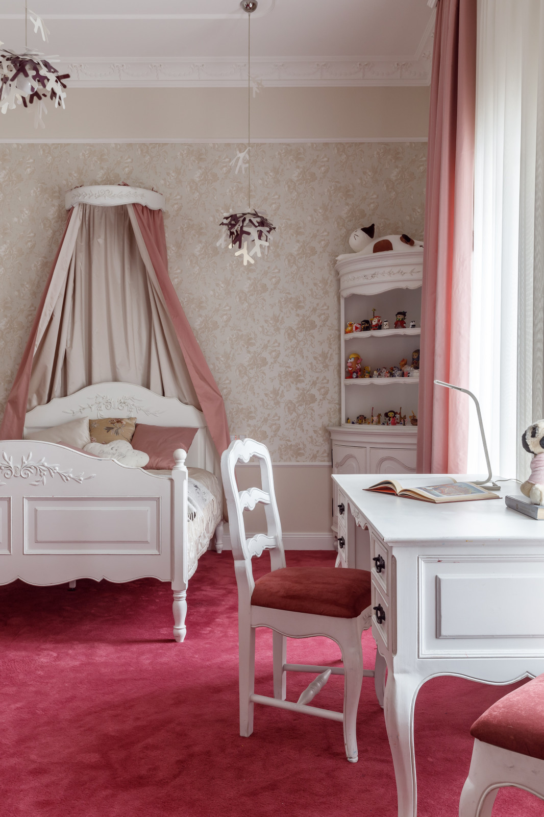 Дом с круглым окном