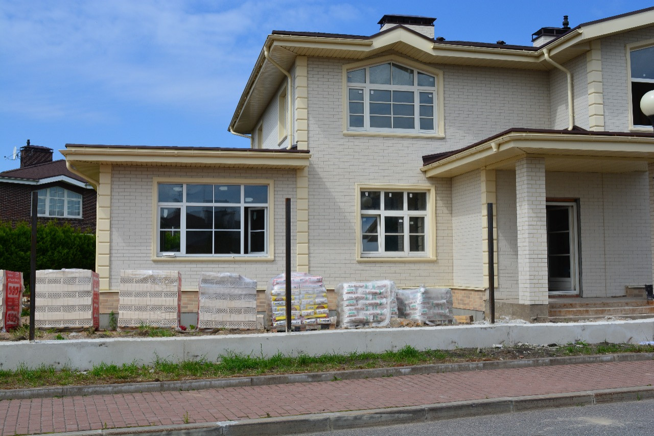 Обложка альбома: Веранда И Фасад В Марте