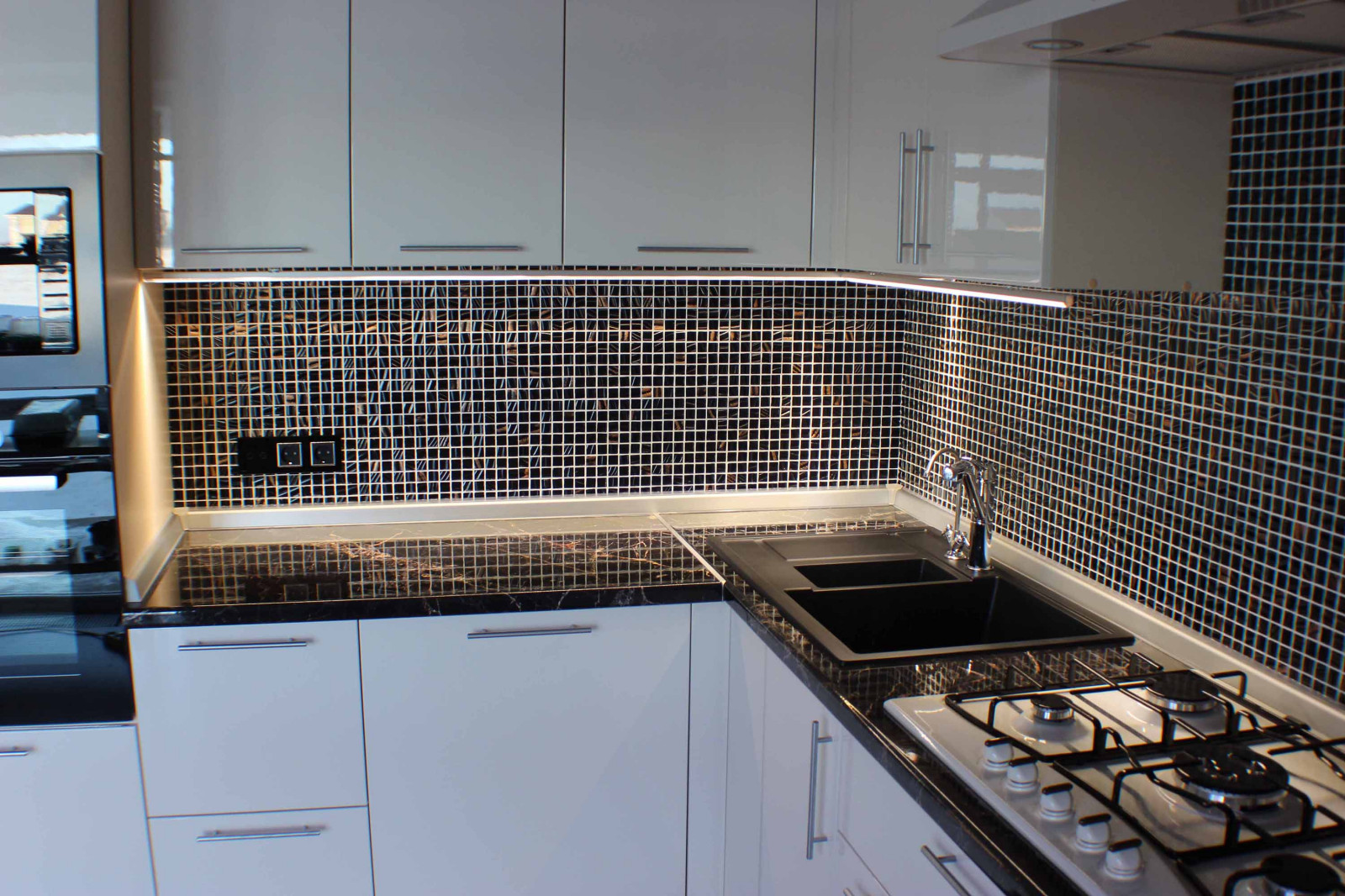 Освещение рабочего пространства кухни