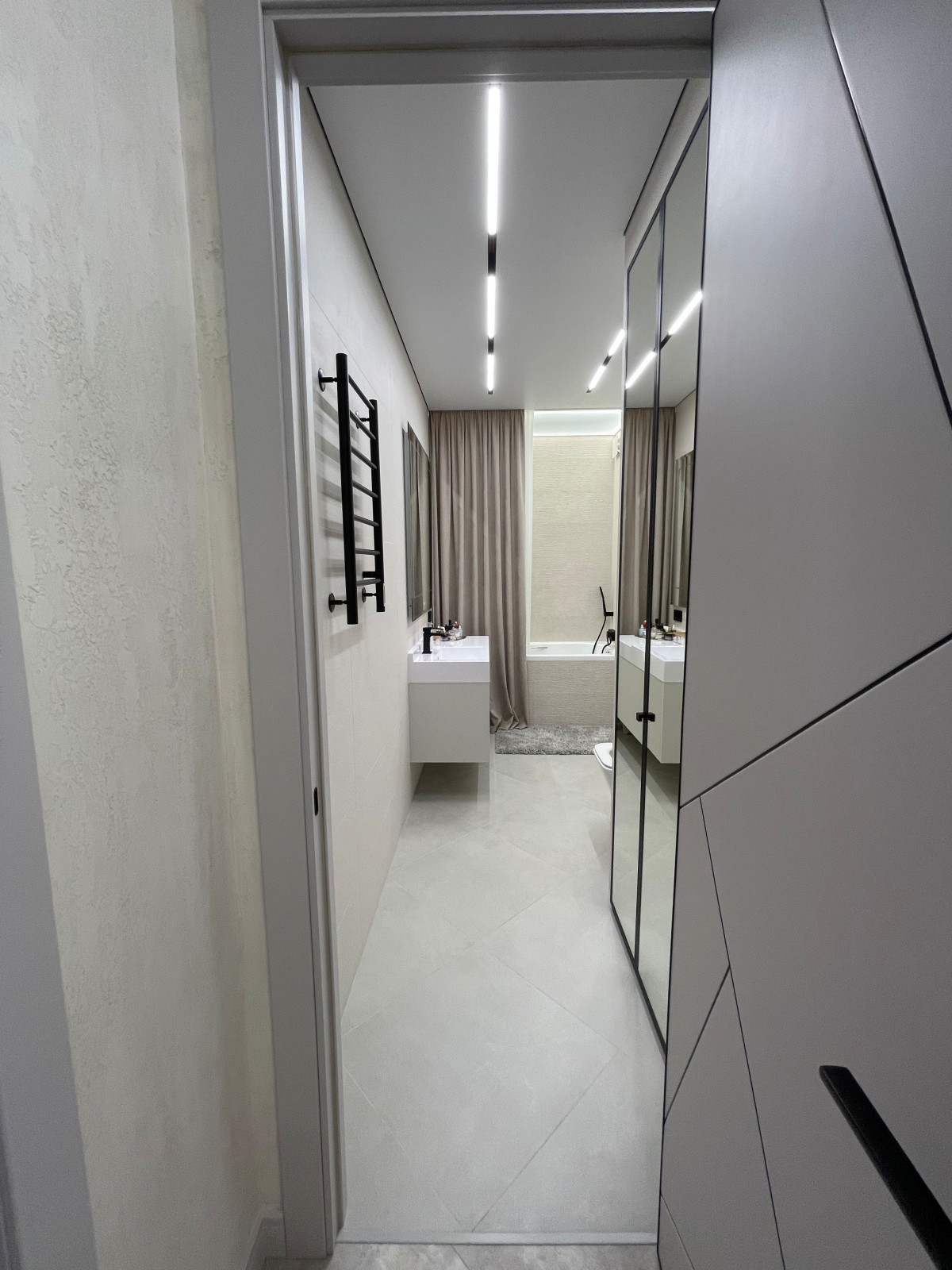 Теневые потолки в ЖК Заельцовский