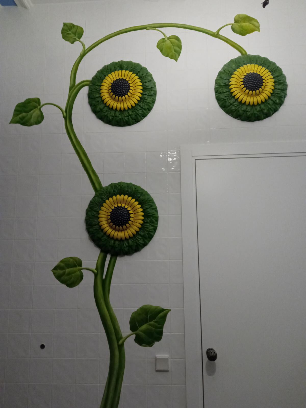 Рельефно-живописное панно в холле квартиры