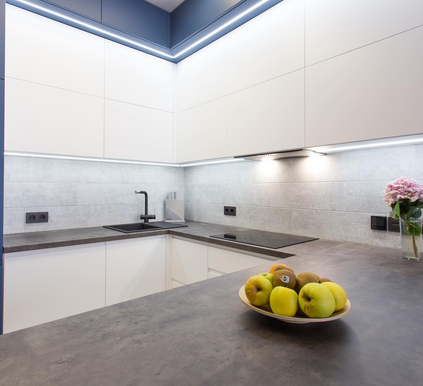 Кухня Клайд Сапфир на заказ от дизайнера