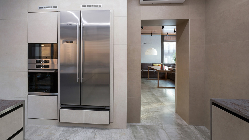 Кухня-гостиная из керамики, текстуры камень, цемент, металл