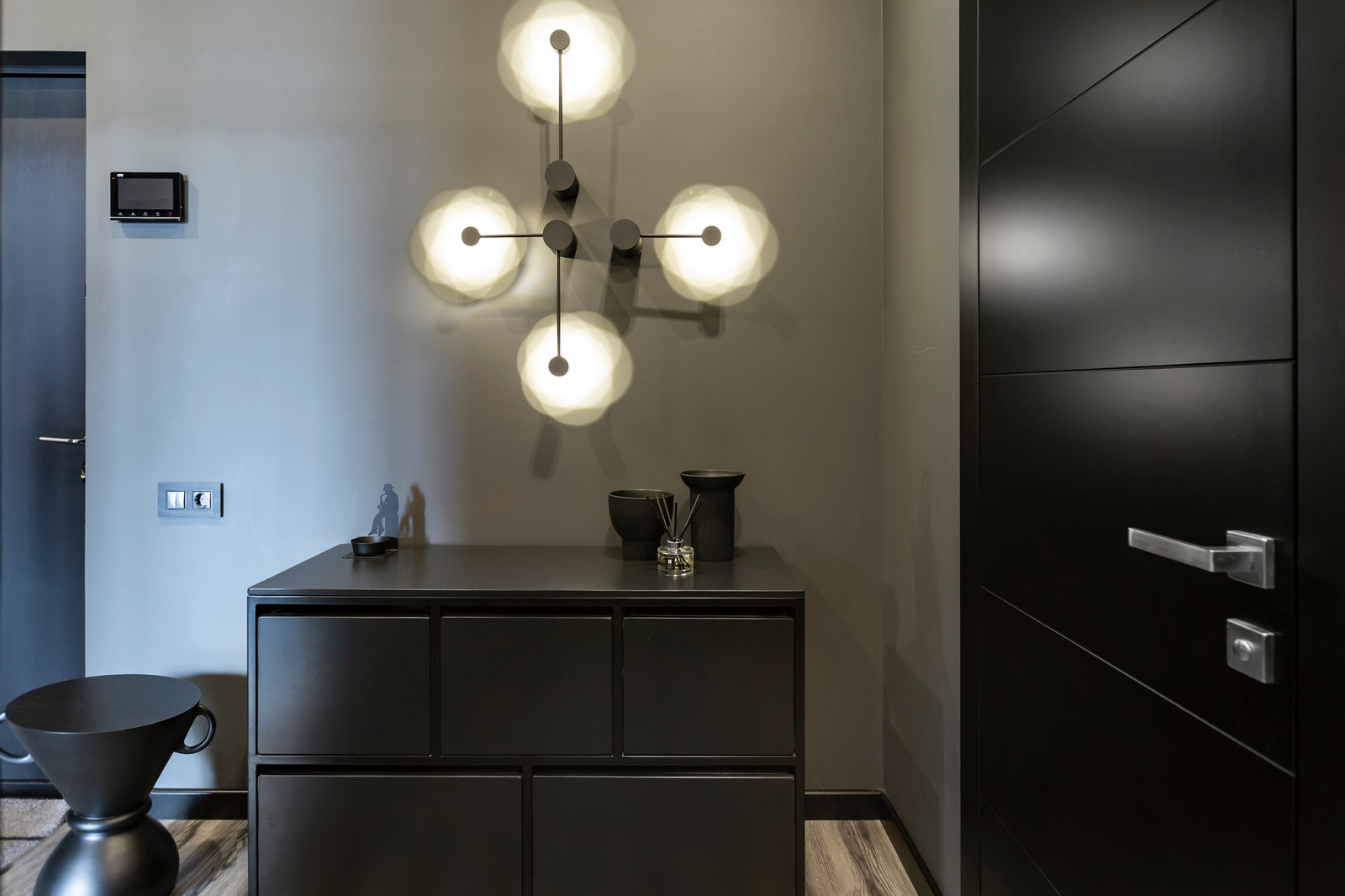 Мужской интерьер в оттенках чёрного