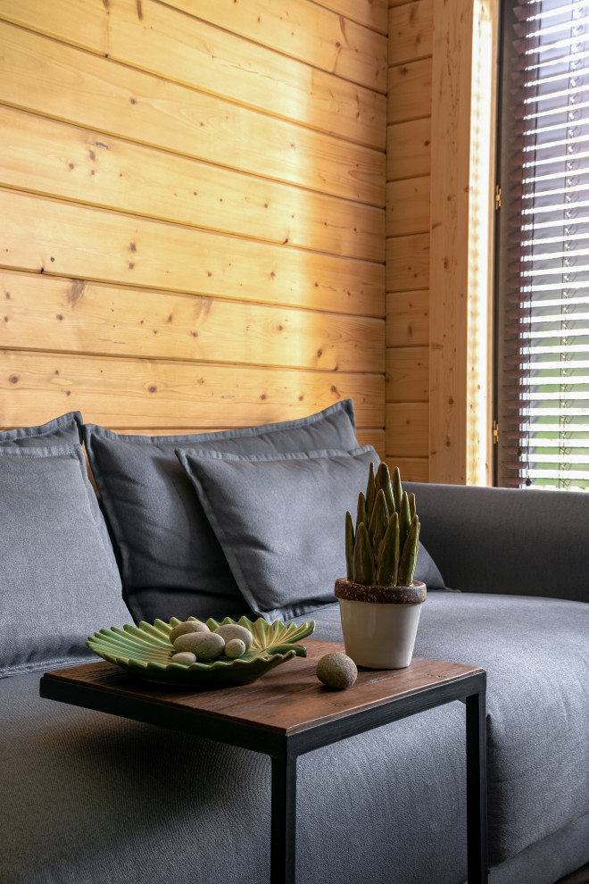 Небольшая баня с комнатой отдыха.