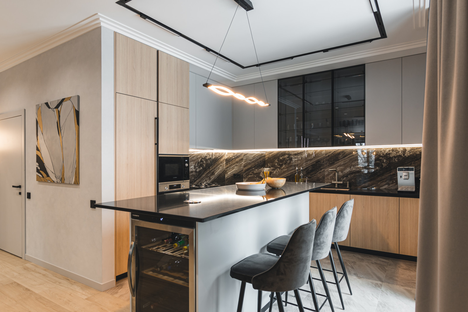 Реализованный интерьер частного дома площадью 300 кв.м.