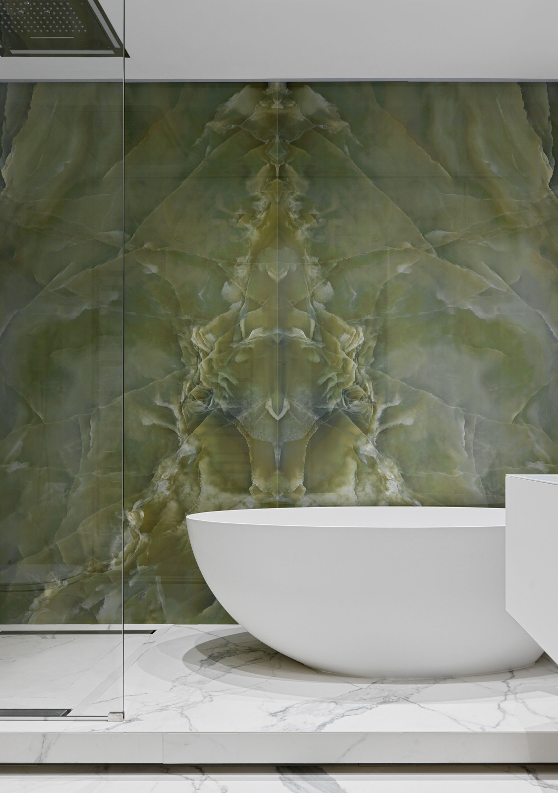 Белый тренд