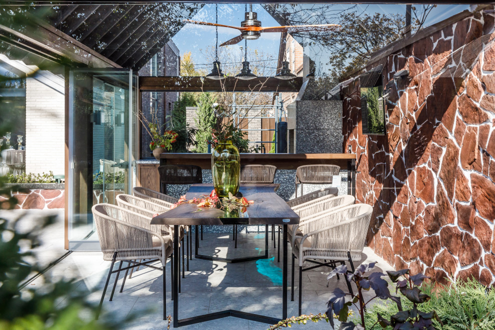 Беседка частного дома. Холодное остекление