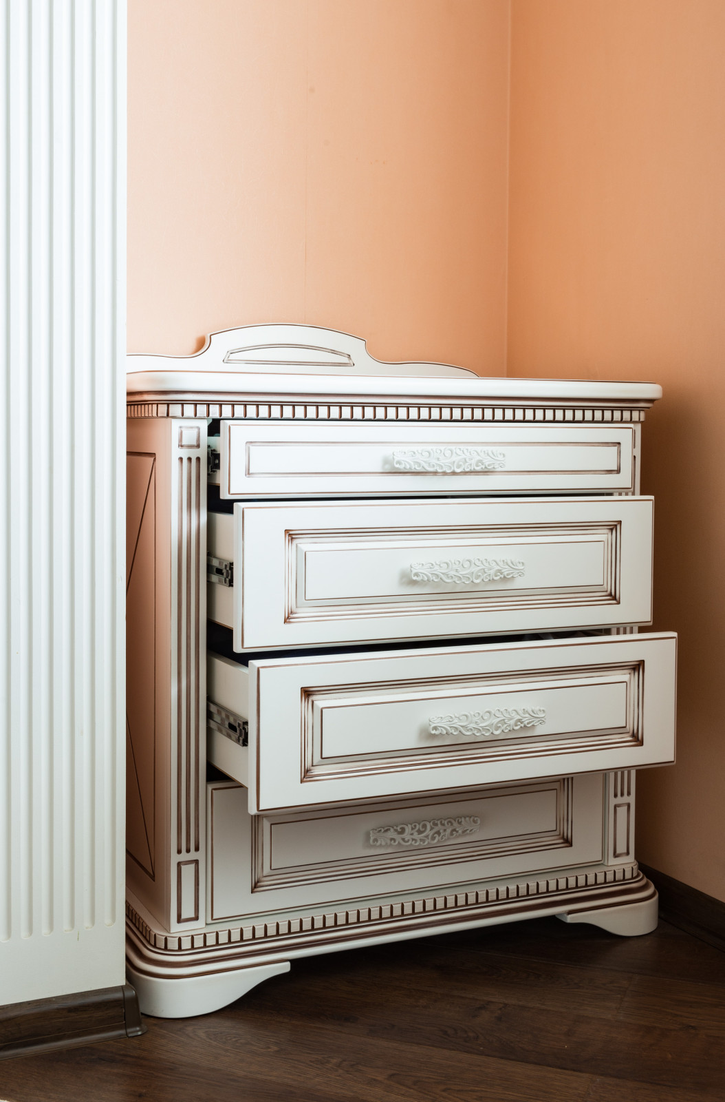 Шкафы и тумбы