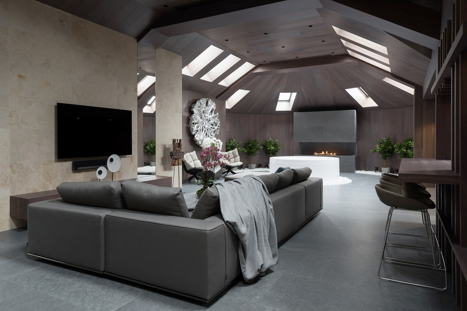 Интерьеры загородного дома в поселке Монтевиль