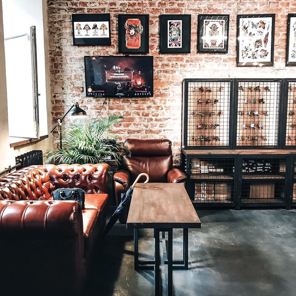 Изготовление мебели для магазина билдерского тату оборудования Тату Порт