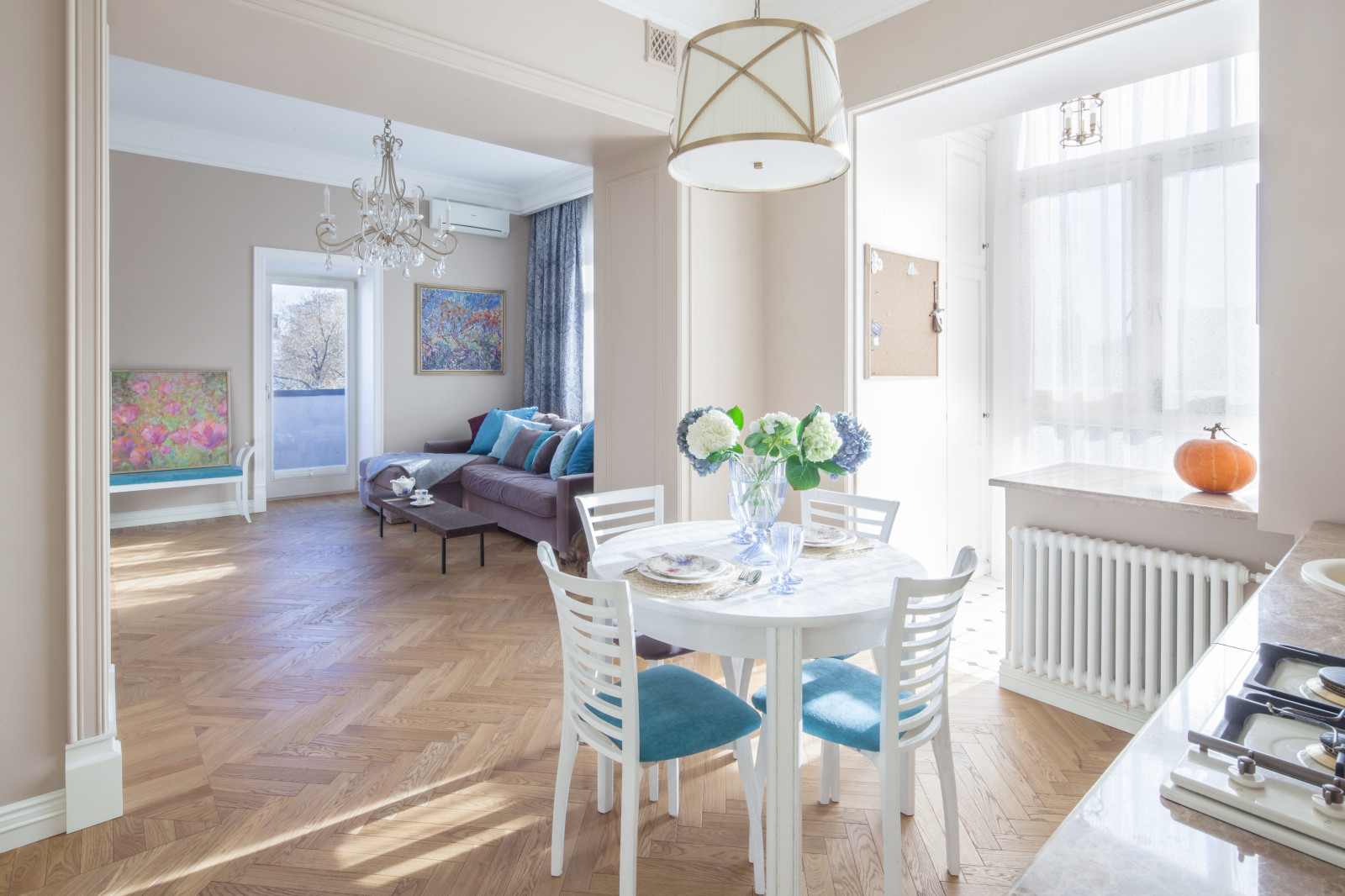 Neoclassical apartment