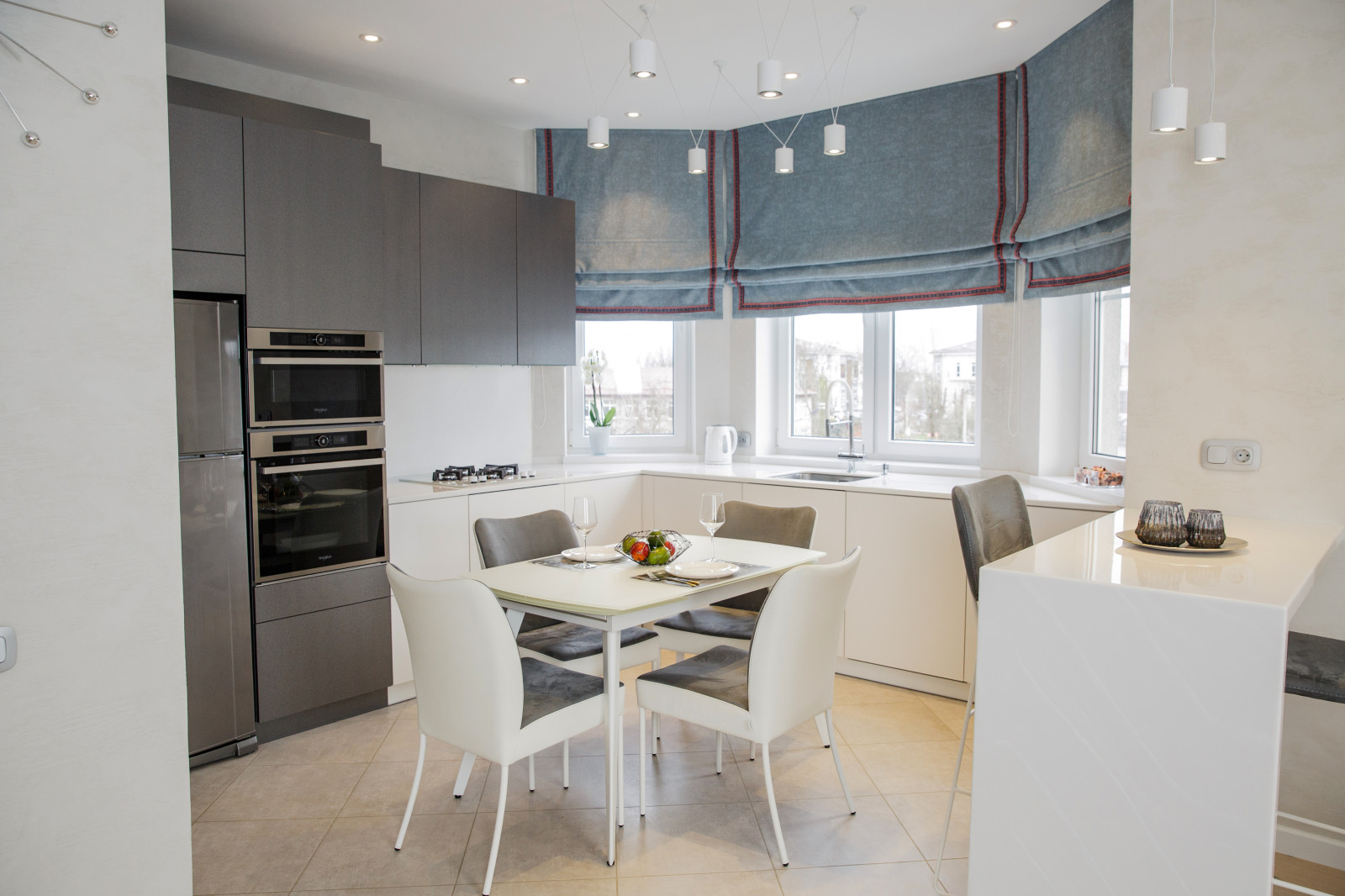 Двухэтажная квартира с мансардным потолком