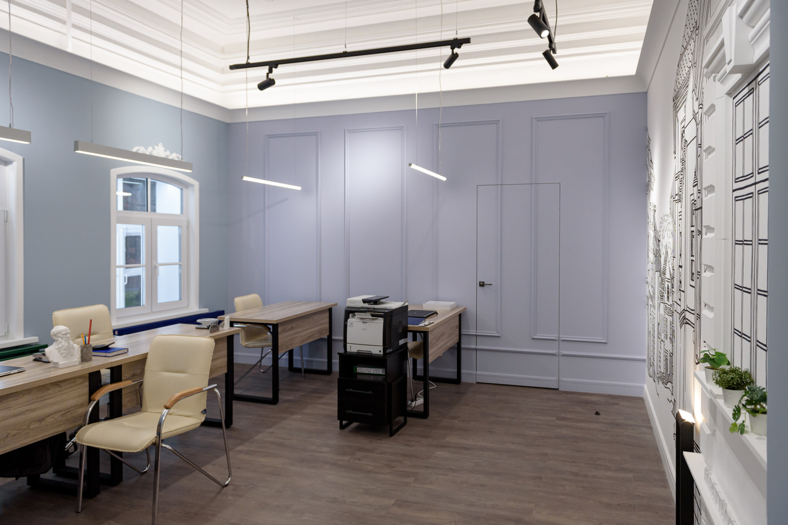 Шоу-рум гипсовой лепнины и светильников в Перми