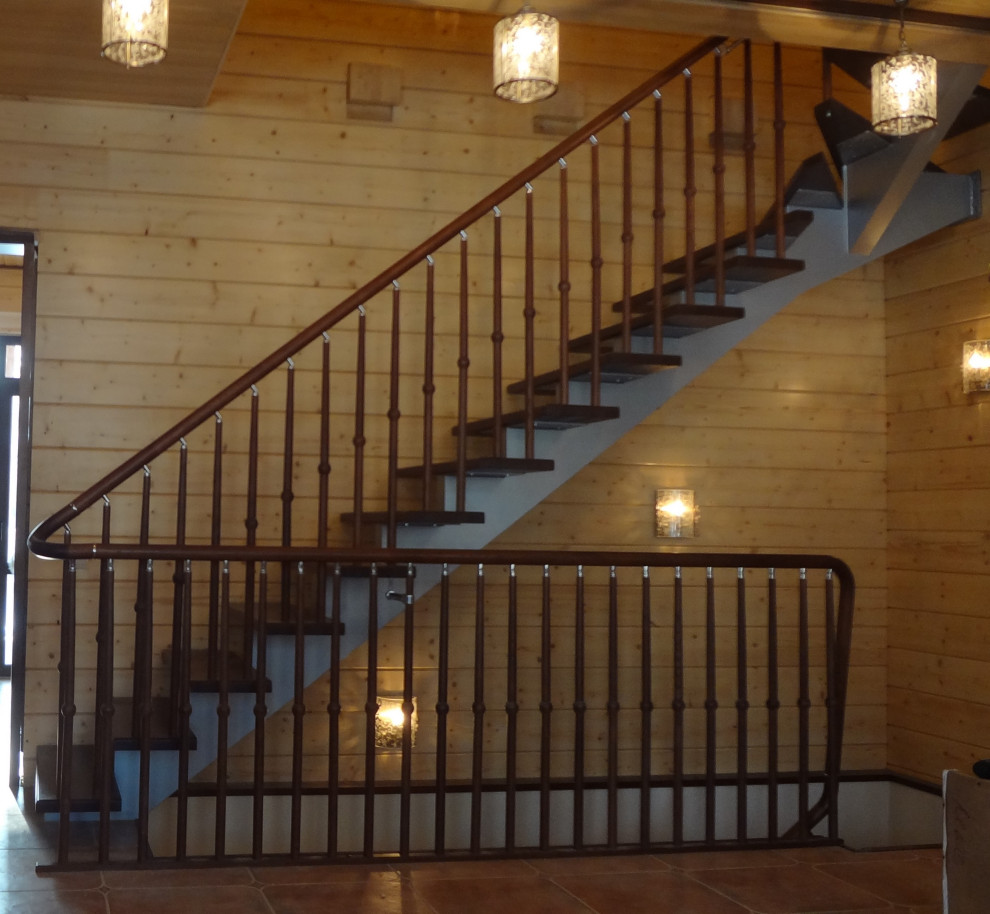 Лестница на второй этаж из дерева ясень. Самара пос. Малая царевщина.