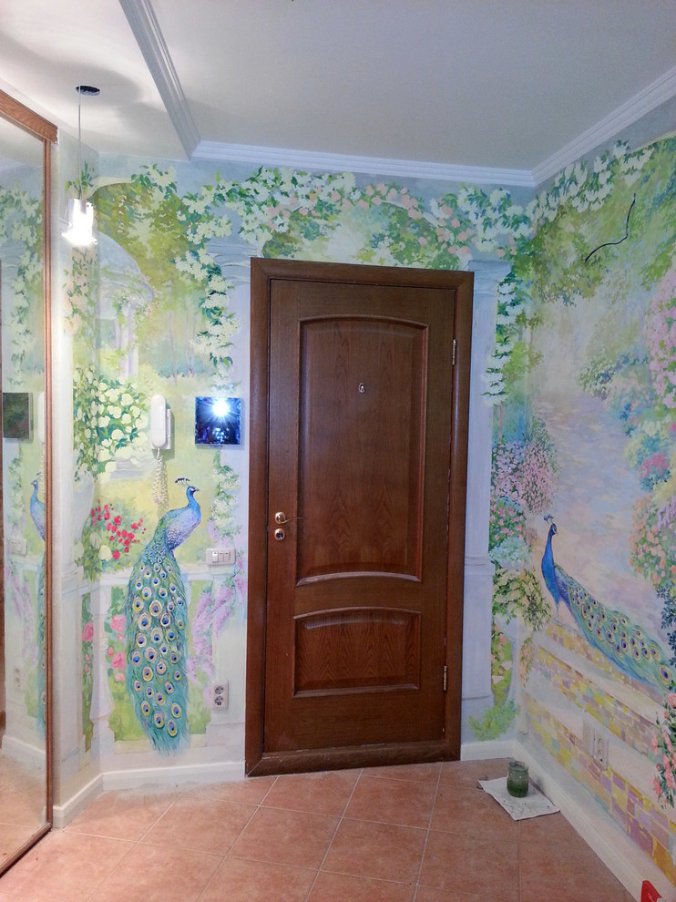 Комбинация светящихся красок и традиционной живописи