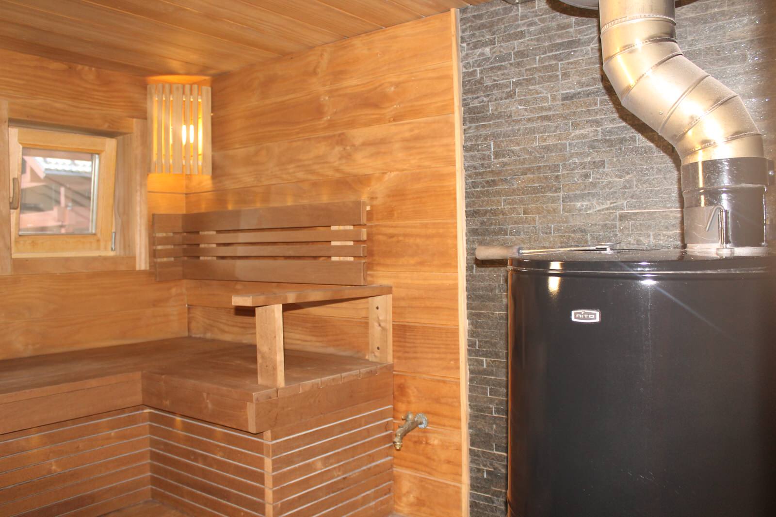 Отделка дома и бани из клееного бруса