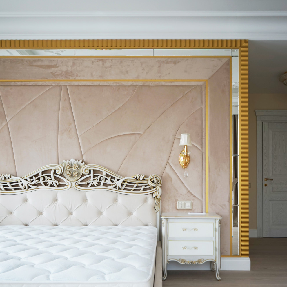 Фото готового интерьера. Второй этаж загородного дома, пространство спален в дом