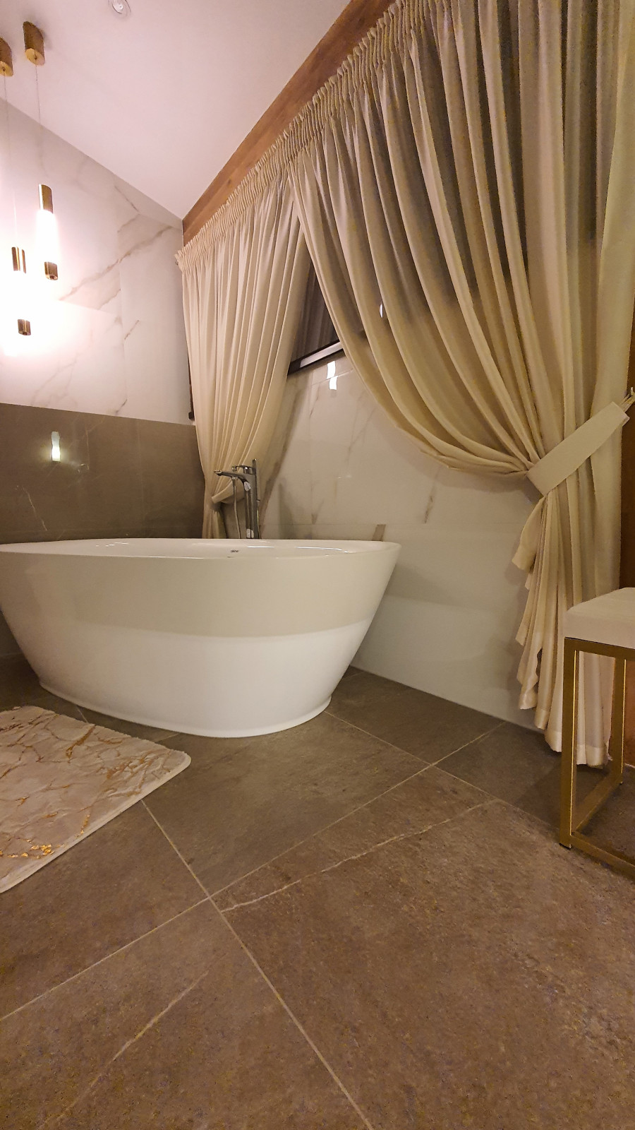 Обложка проекта: Шторы в ванной комнате