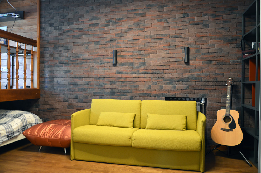 Комната для творческого молодого человека на пороге совершеннолетия.