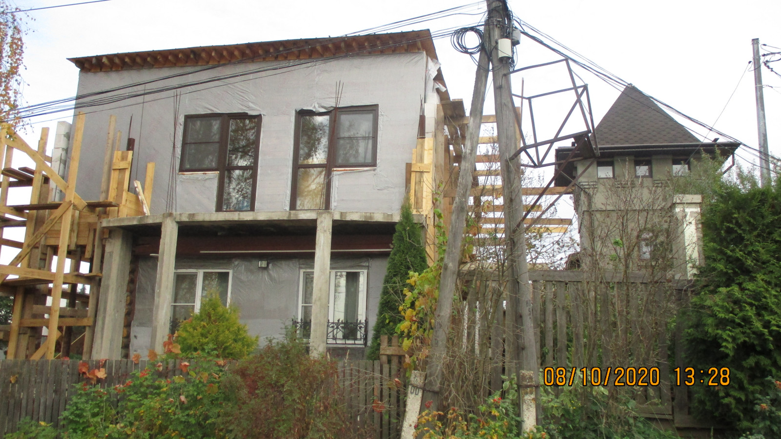 Дом с башней