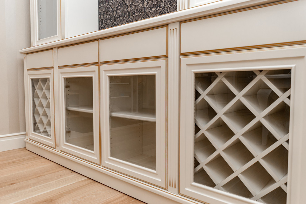 Комод в столовой