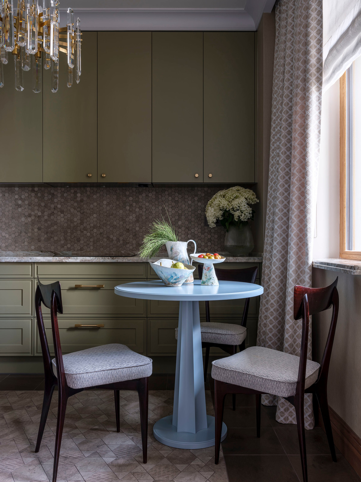 С московским характером. Кухня.