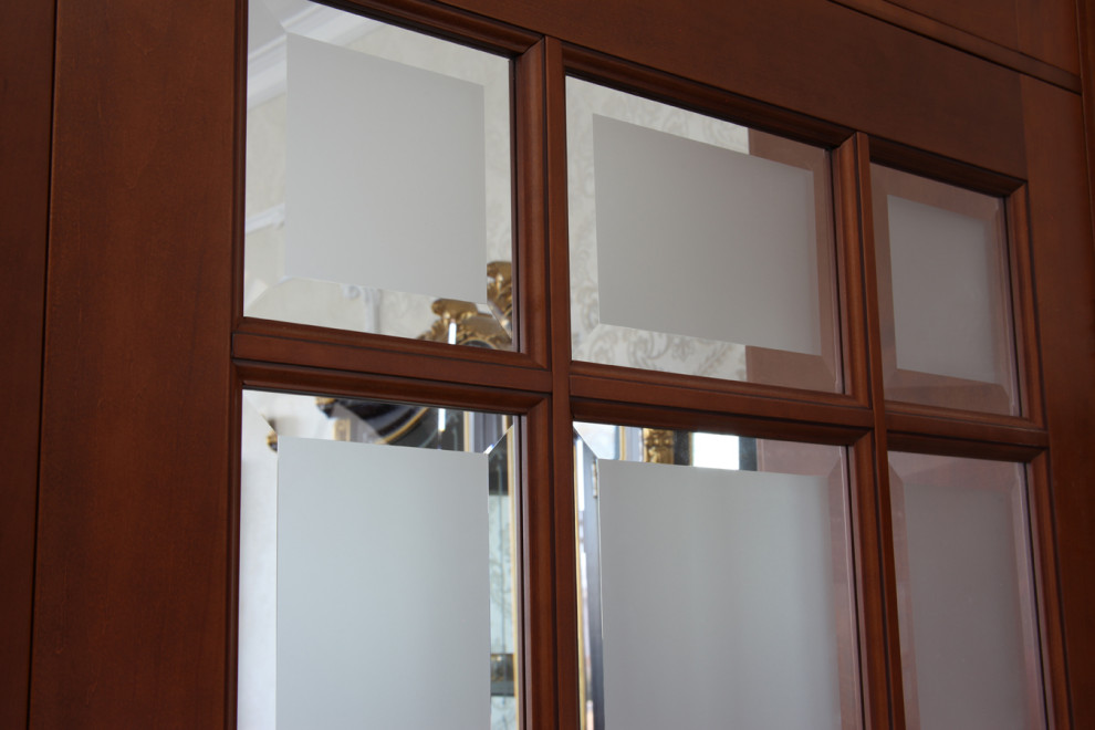 Двери из массива ольхи в КП Кино-1