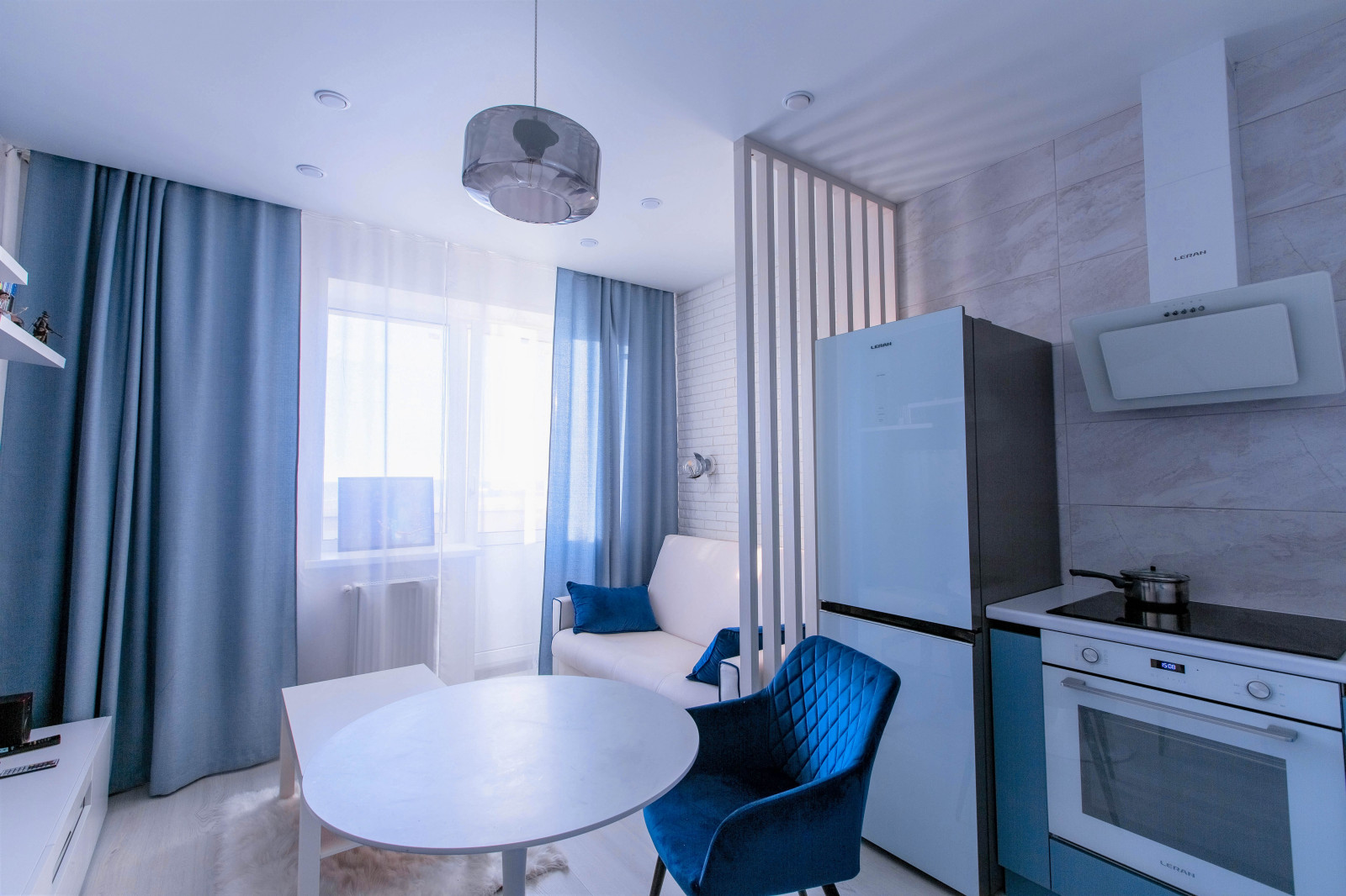 Дизайн - проект однокомнатной квартиры для молодой пары. Фотографии реализации.