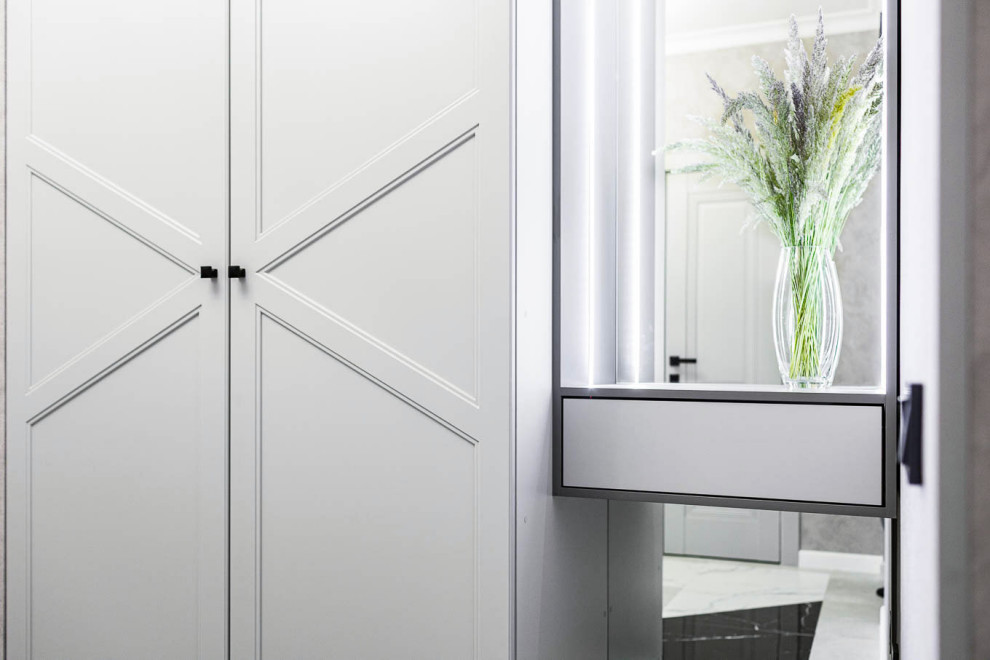 Современный шкаф в прихожую