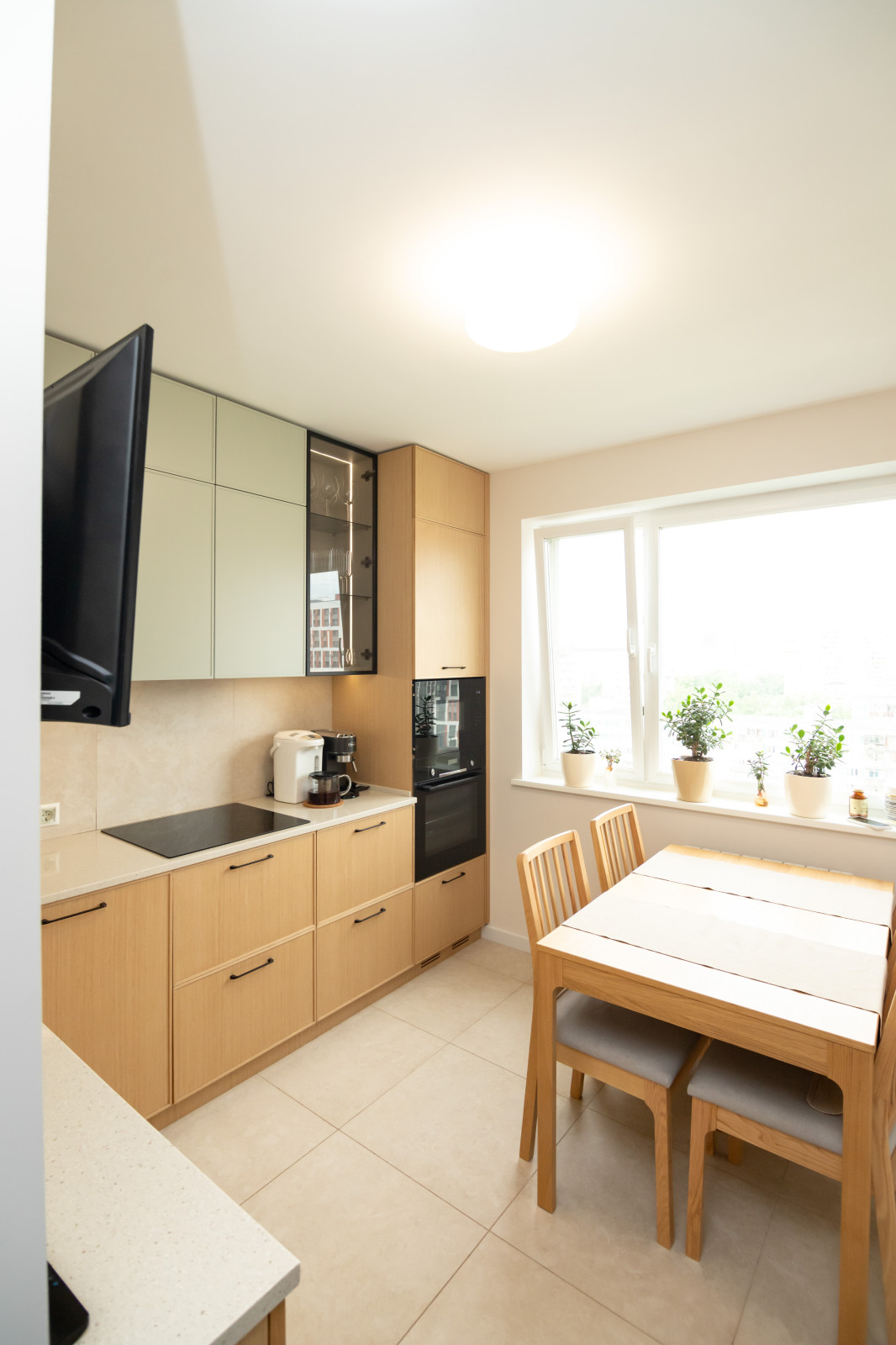 Неоклассическая кухня в трендовых цветах этого года