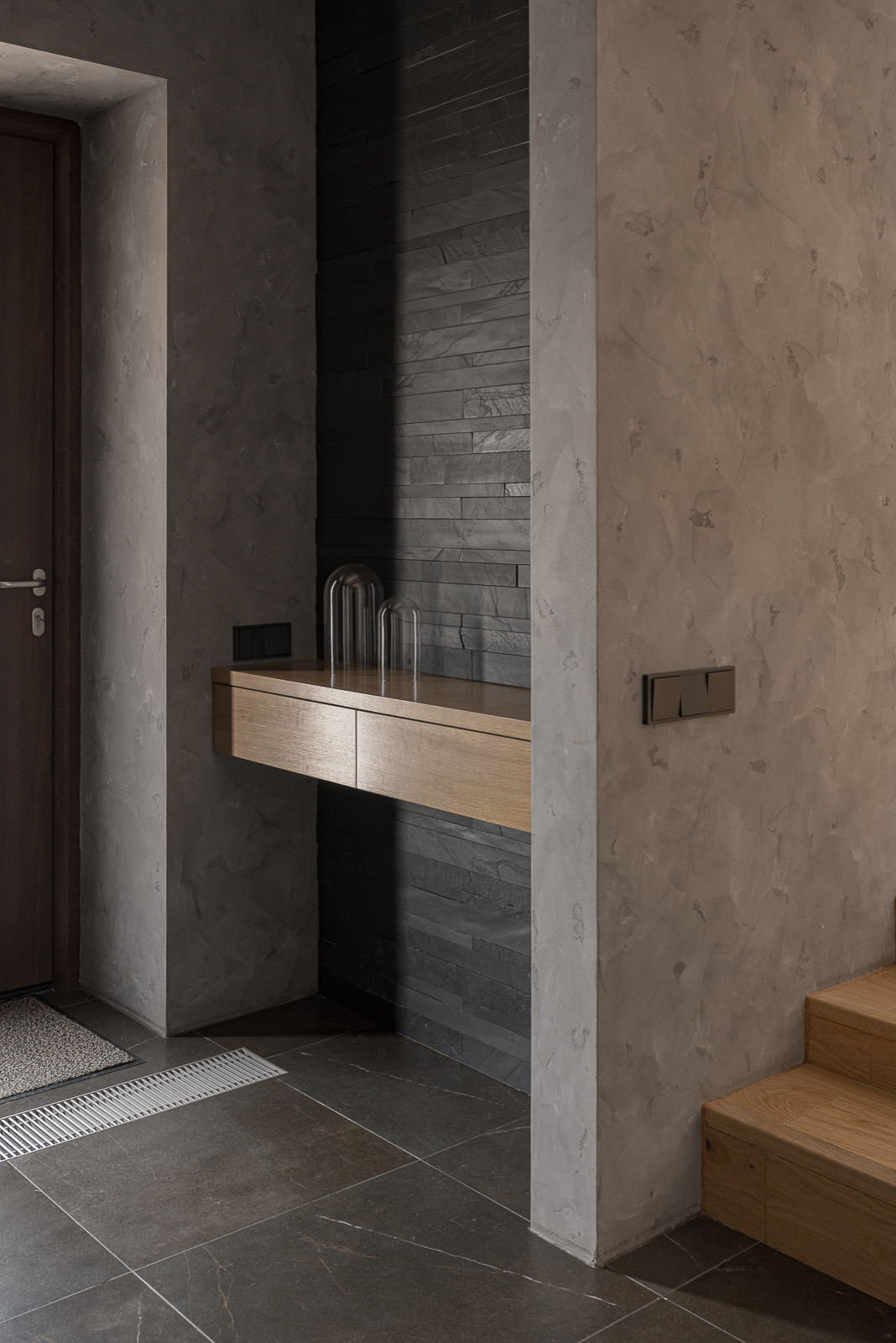 Мебельное наполнение загородного дома. "Родовое гнездо" отца и двух сыновей.