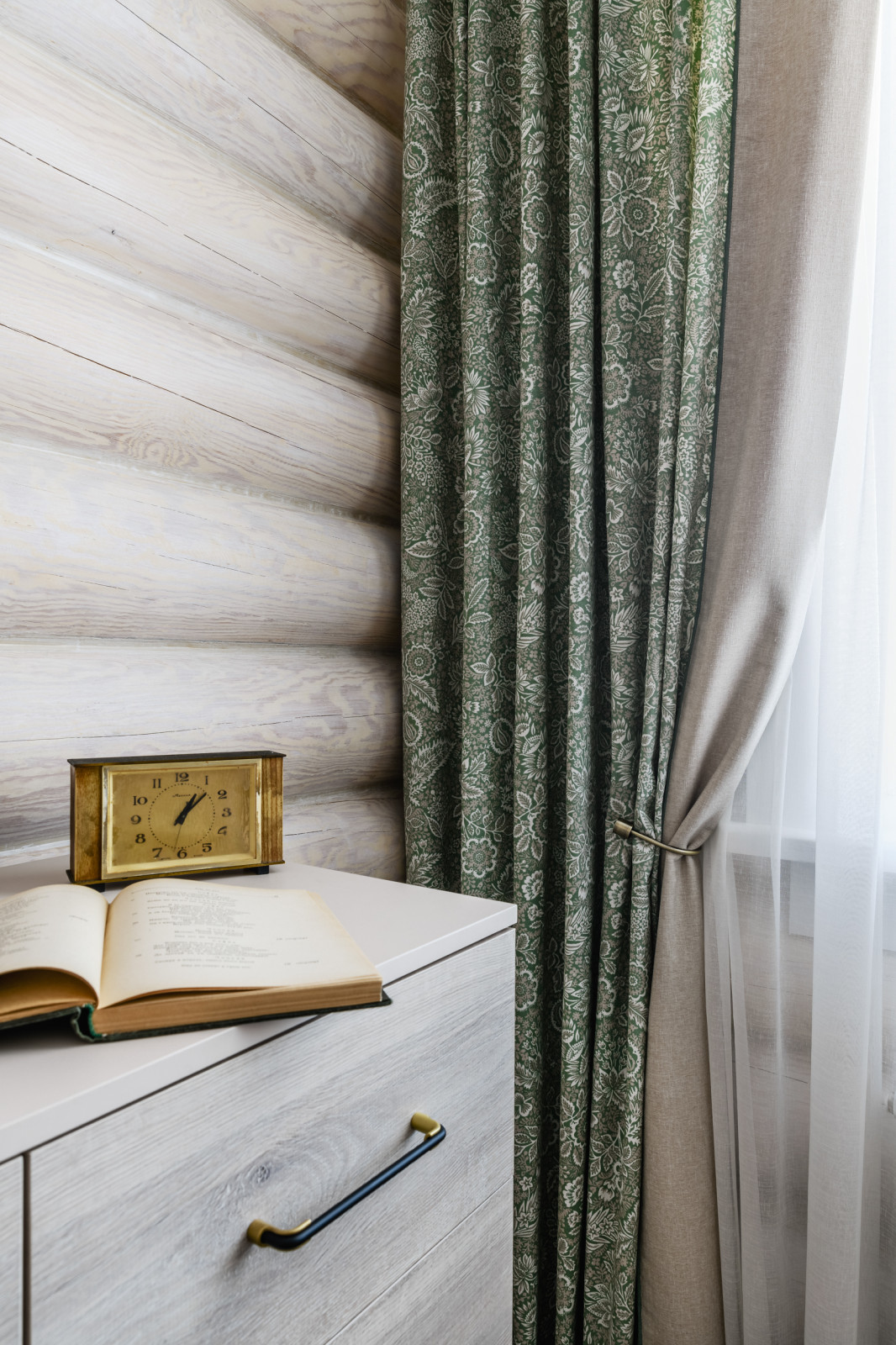 Обложка проекта: Фотосъемка штор для спальной комнаты