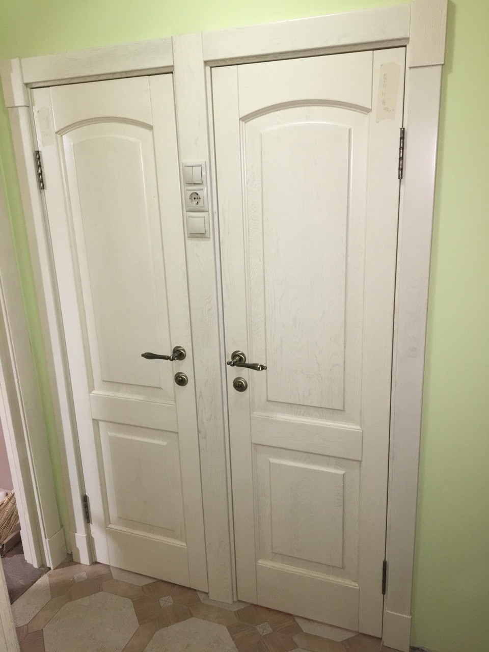 Классические двери из массива дуба