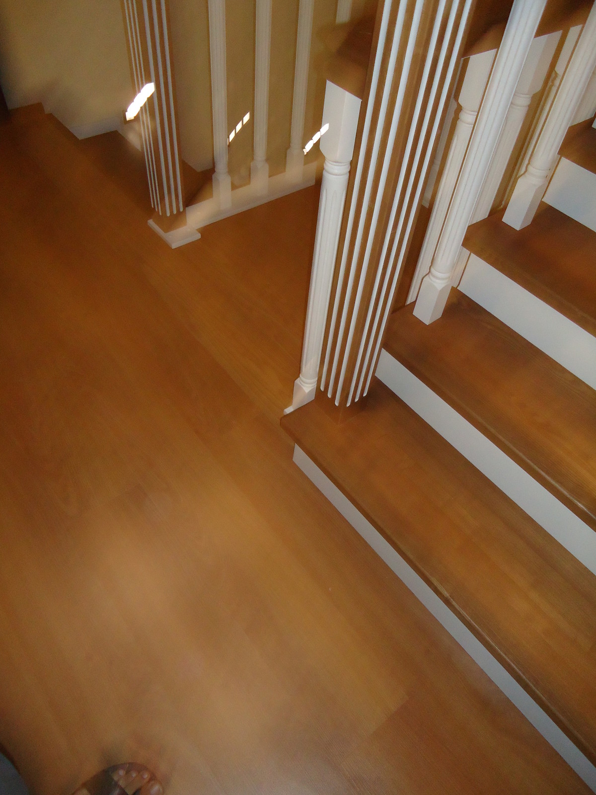 Комбинированная лестница ясень -сосна