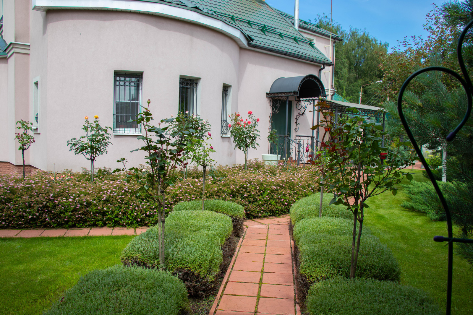 Французский садик в поселке Рыбаки Дмитровское шоссе