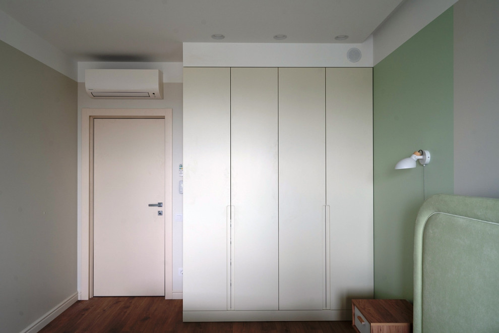 Еще одна серая кухня в большом проекте современной московской квартиры