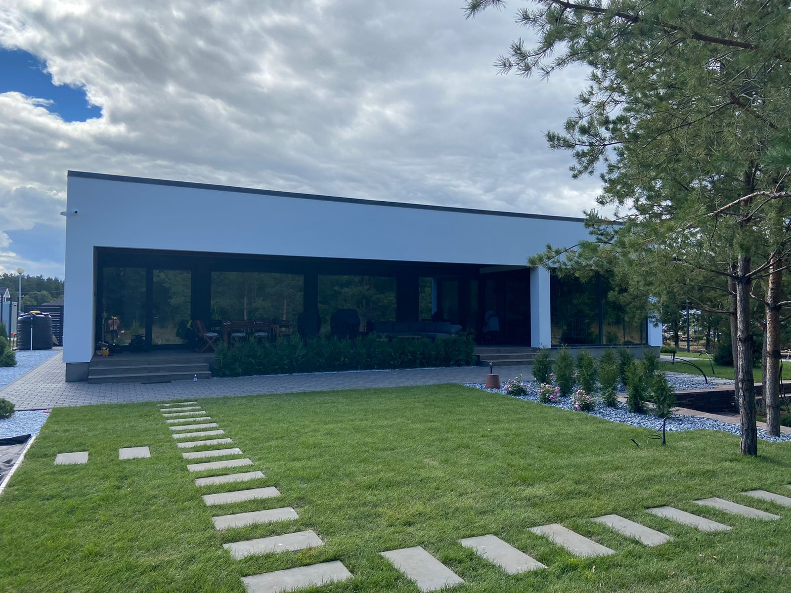 Дом в сосновом лесу