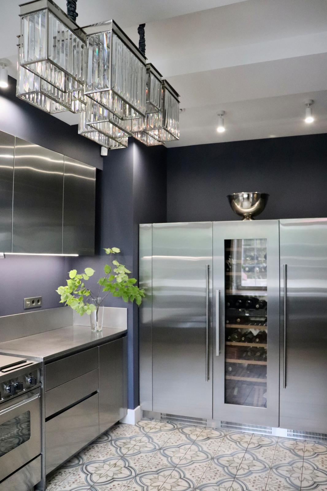 Основная кухня в доме в английском стиле, поселок Park Ville