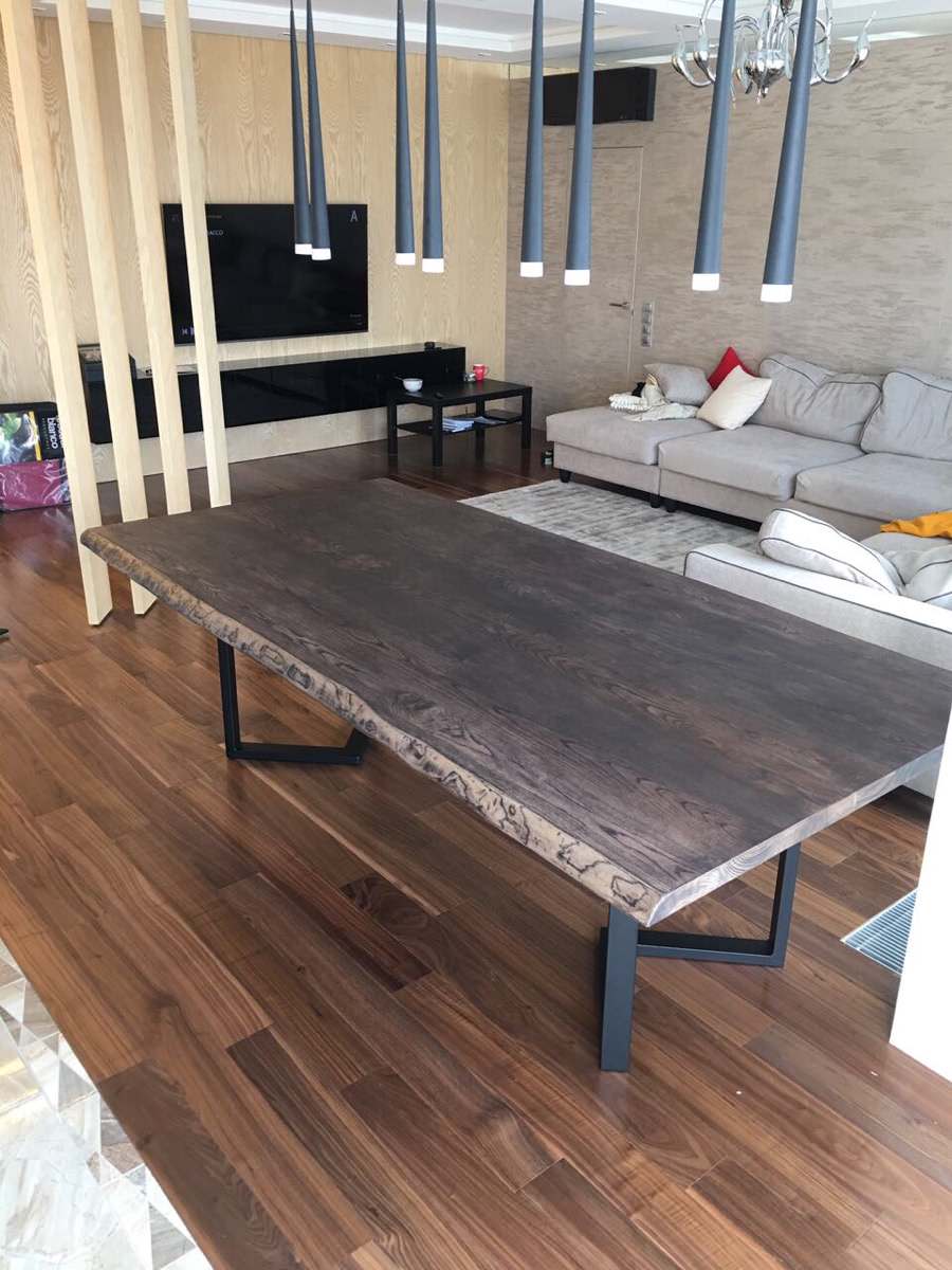 Квадратный стол из слэба серого ясеня