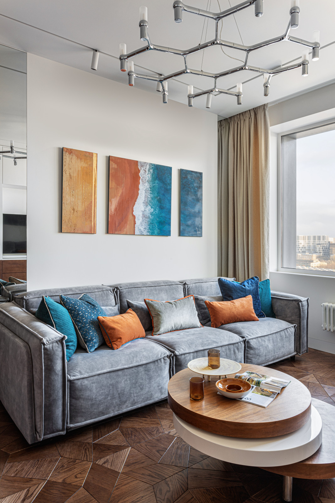 Houzz тур: Интерьер с концепцией Red go, где важен красный цвет